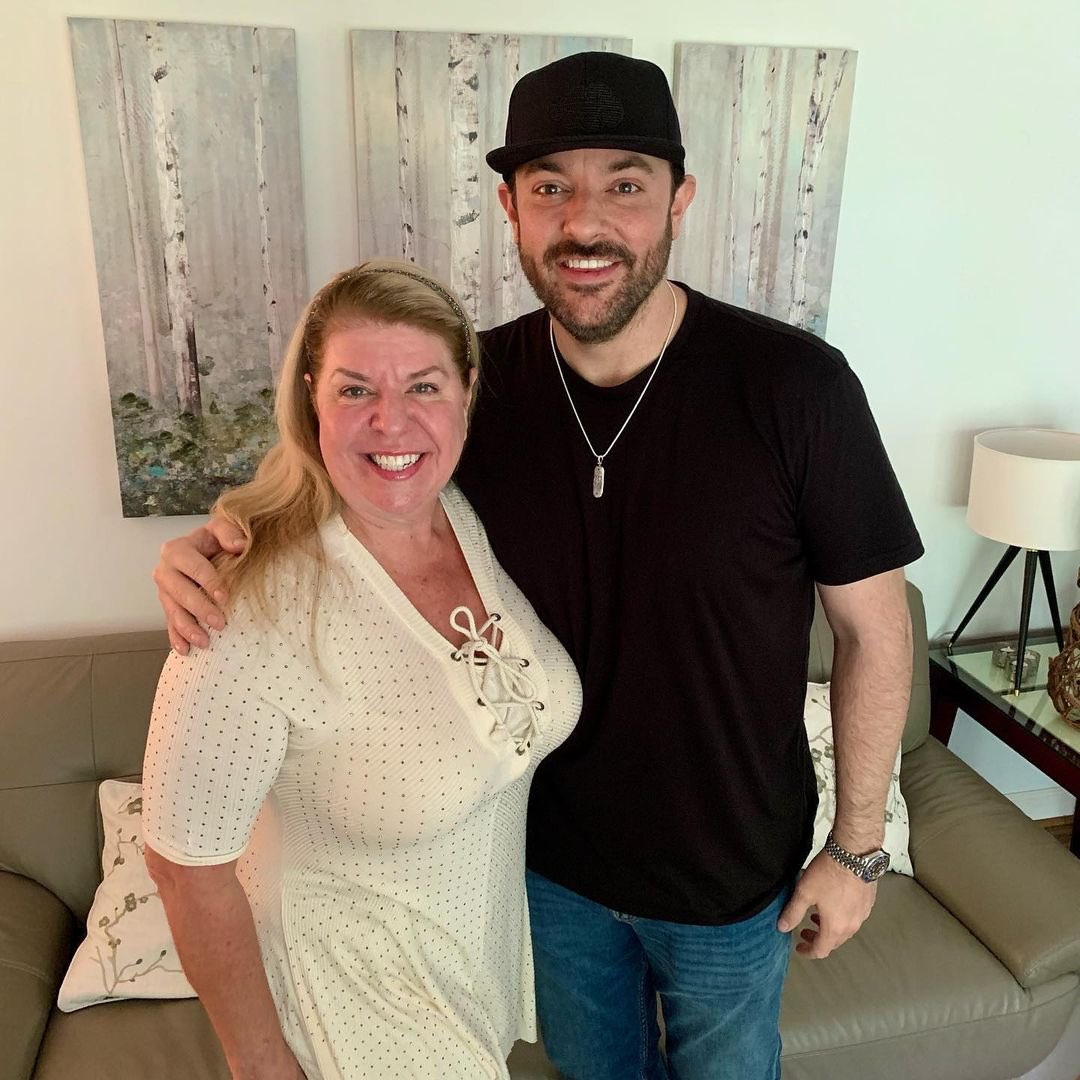 ChrisYo55853443's tweet photo. @ChrisYoungMusic To the best mom ever and all the moms celebrating today #HappyMothersDay https://t.co/QuAqpL6fXU