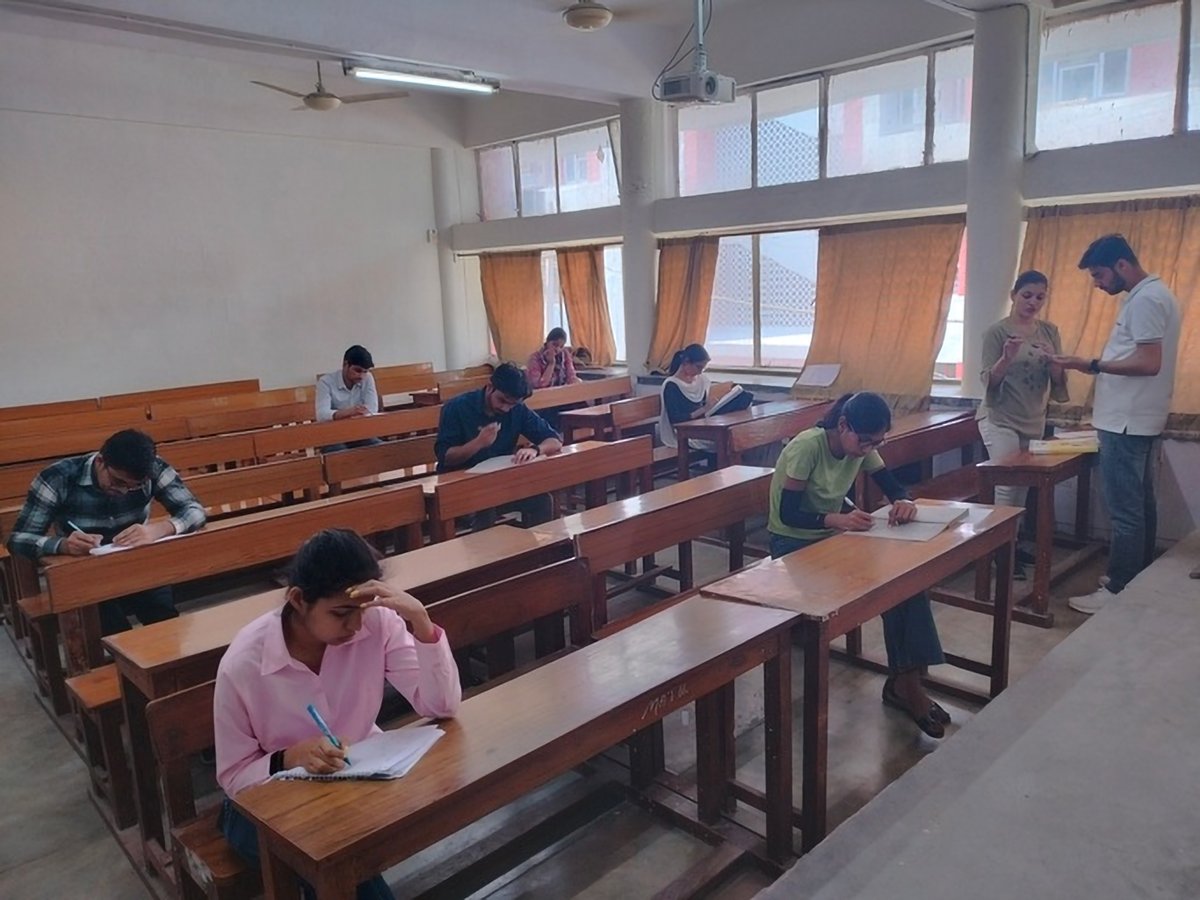#CodeQuotient achieved another milestone with a recent #selectiondrive drive at @KUKurukshetra's Mathematics Department. Selected students will get 3 months of intensive training, practical projects, & a stipend.

Thank you, Dr. Anil Vashishth, for making this event possible.