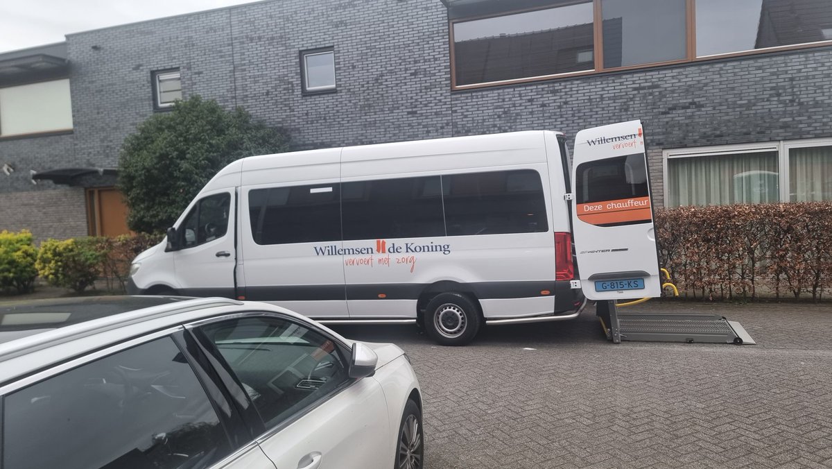 Weer presenteert willemse de koning een fout te maken! Vaste chauffeur even op vakantie en het gaat mis. Niemand die er is voor een kind die klaar staat om naar school te gaan. De ouders lossen het weer op. #leerlingenvervoer #gemeenteutrecht #speciaalonferwijs <a href="/GemeenteUtrecht/">Gemeente Utrecht</a>