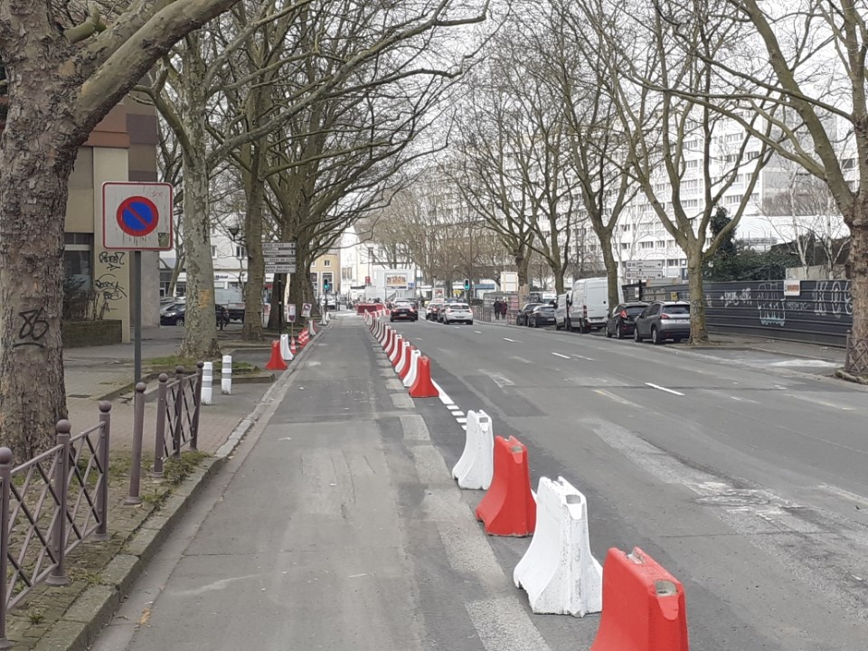 caupamat's tweet photo. 🚧Sécurisez vos routes et autoroutes avec les glissières béton armé de #Caupamat. Louez la quantité et le type dont vous avez besoin en 1M - 2.40M ET 3M. 

#GBABéton #SécuritéRoutière #GlissièresBétonArmé #Caupamat #LocationGBA #ServiceClient #Routes #Autoroutes #SécuritéMaximale https://t.co/h4Qtwvan3u