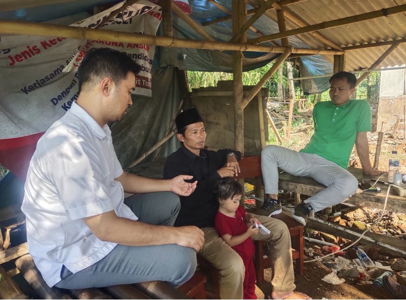Ini Sahabat”ku Kader Senior di PKB/Caleg Kab.Cianjur yg mulai bulan november 2022 sdh melakukan konsolidasi merekrut kader, melakukan Bintek dan pembinaan kader, skr mereka sdh memiliki tenaga penggerak berbasis RT masing” 500 org, Syg ats kebijakan DPC mereka hanya dikasih No.4,