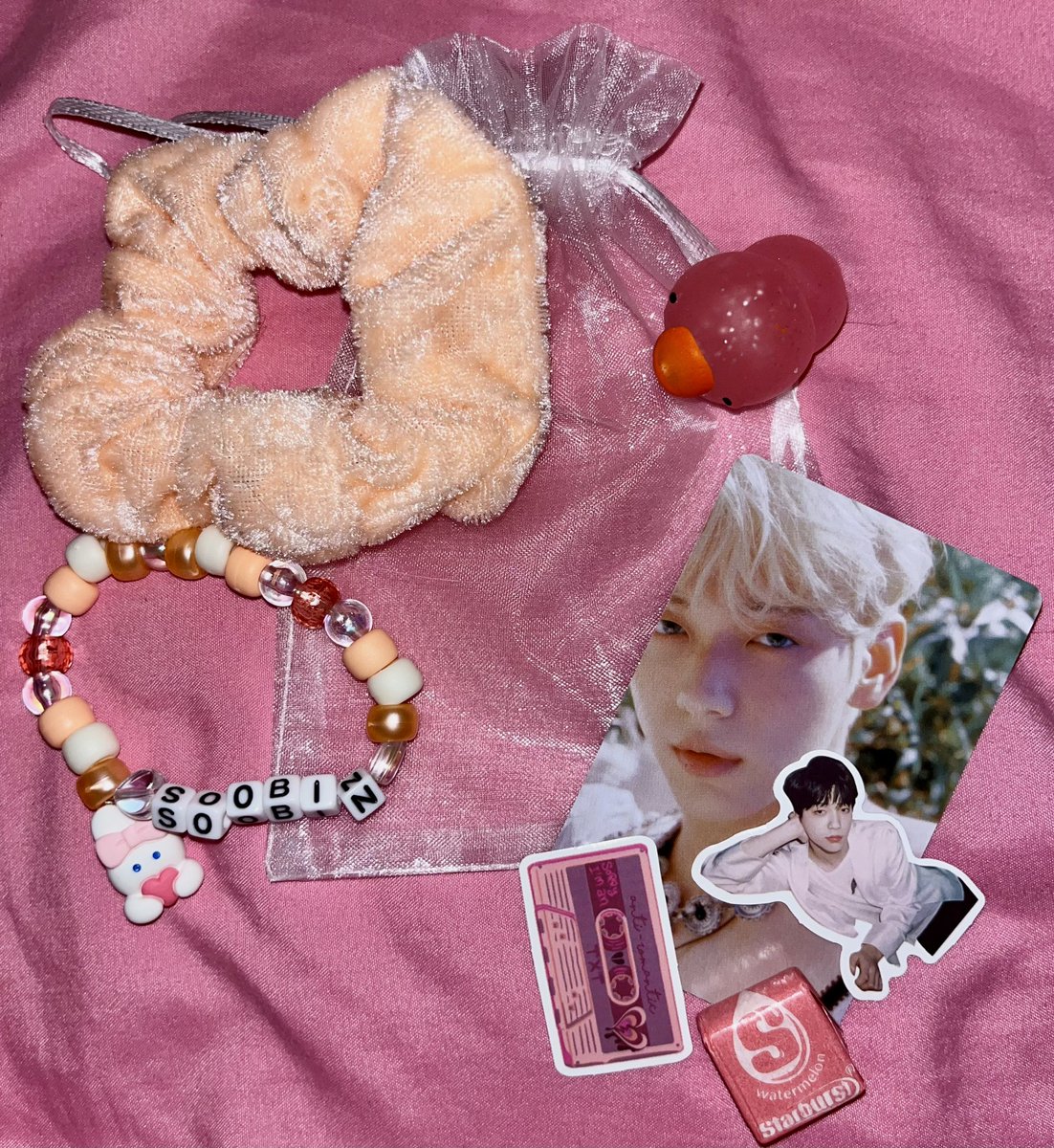 moas! here’s an updated example of our freebies for txt in duluth (atlanta) days 1 & 2! if you’d like to trade/reserve one lmk! we have member specific & ot5 in limited quantities! just dm me which member you’d like 😊🤍

#TXT #TOMORROW_X_TOGETHER 
#TXT_ASM_TOUR #ACT_SWEET_MIRAGE