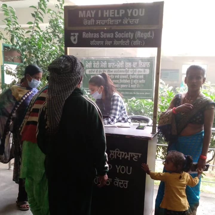 rehras_sewa's tweet image. Sharing some pictures from our Help desk running successfully at two locations in Civil Hospital, Ludhiana. 
We are proud to say that so far our society has assisted several patients visiting the hospital daily and performaning this sewa unconditionally. 
#CivilHelpDesk🏥