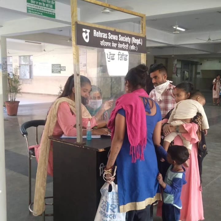 rehras_sewa's tweet image. Sharing some pictures from our Help desk running successfully at two locations in Civil Hospital, Ludhiana. 
We are proud to say that so far our society has assisted several patients visiting the hospital daily and performaning this sewa unconditionally. 
#CivilHelpDesk🏥