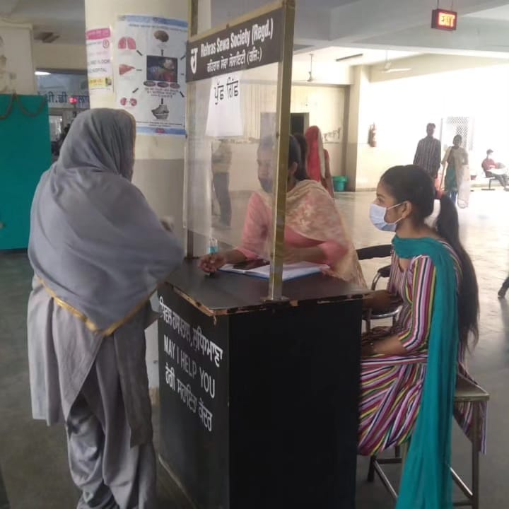 rehras_sewa's tweet image. Sharing some pictures from our Help desk running successfully at two locations in Civil Hospital, Ludhiana. 
We are proud to say that so far our society has assisted several patients visiting the hospital daily and performaning this sewa unconditionally. 
#CivilHelpDesk🏥