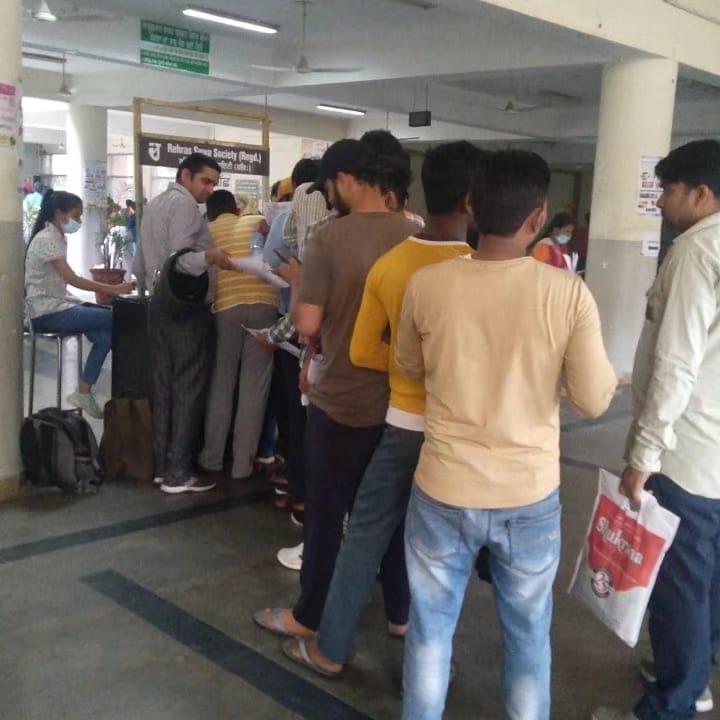 rehras_sewa's tweet image. Sharing some pictures from our Help desk running successfully at two locations in Civil Hospital, Ludhiana. 
We are proud to say that so far our society has assisted several patients visiting the hospital daily and performaning this sewa unconditionally. 
#CivilHelpDesk🏥