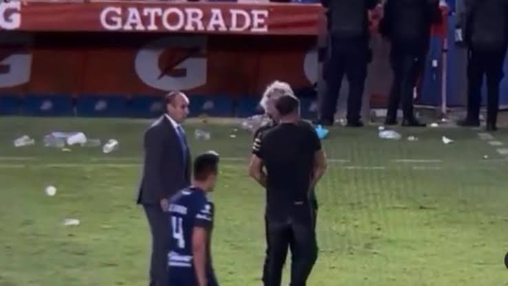 hmancilla17's tweet photo. Y que me dicen de esto en el @TorosCelayaCD vs @C_A_Morelia ?
#PacoRamirez golpeando a #escoponi ? Por ser argentino ?
Nooo estamos todos locos , la verdad 🤦
@JLHB33 
#atleticomorelia 
@LigaMXExpansion 
@LigaBBVAMX https://t.co/F988H22Tni