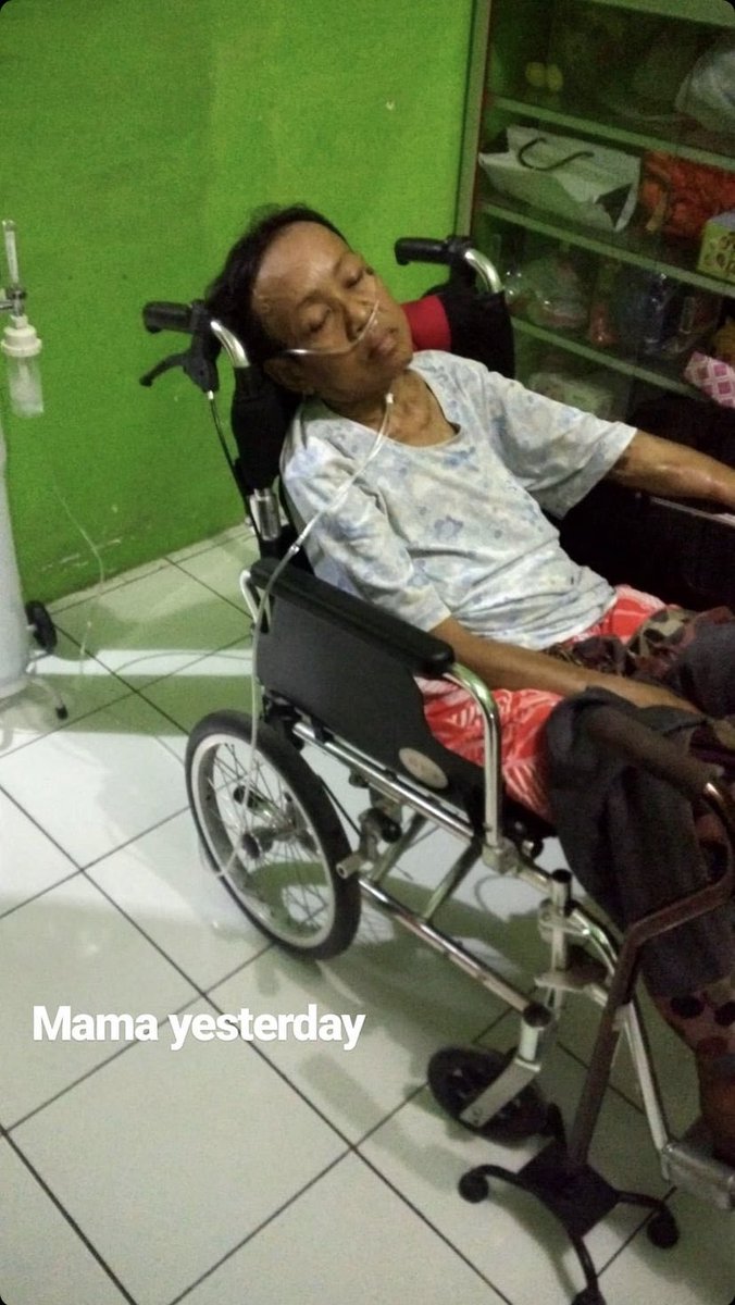 _cing's tweet photo. 8 taun ngurus mamah, nganggur, serabutan, homeless d bdg tanpa ada yg tau krena duitnya buat mamah berobat

Persis gw, divonis cuman berdua rshs, mamah meninggal pun cuman berdua d rumah, mandiin, cebokin, nyuapin, segala macem, naek elf dr sbg-bdg gw gendong, all worth it 🫶🏼 https://t.co/l0QdGYHACk
