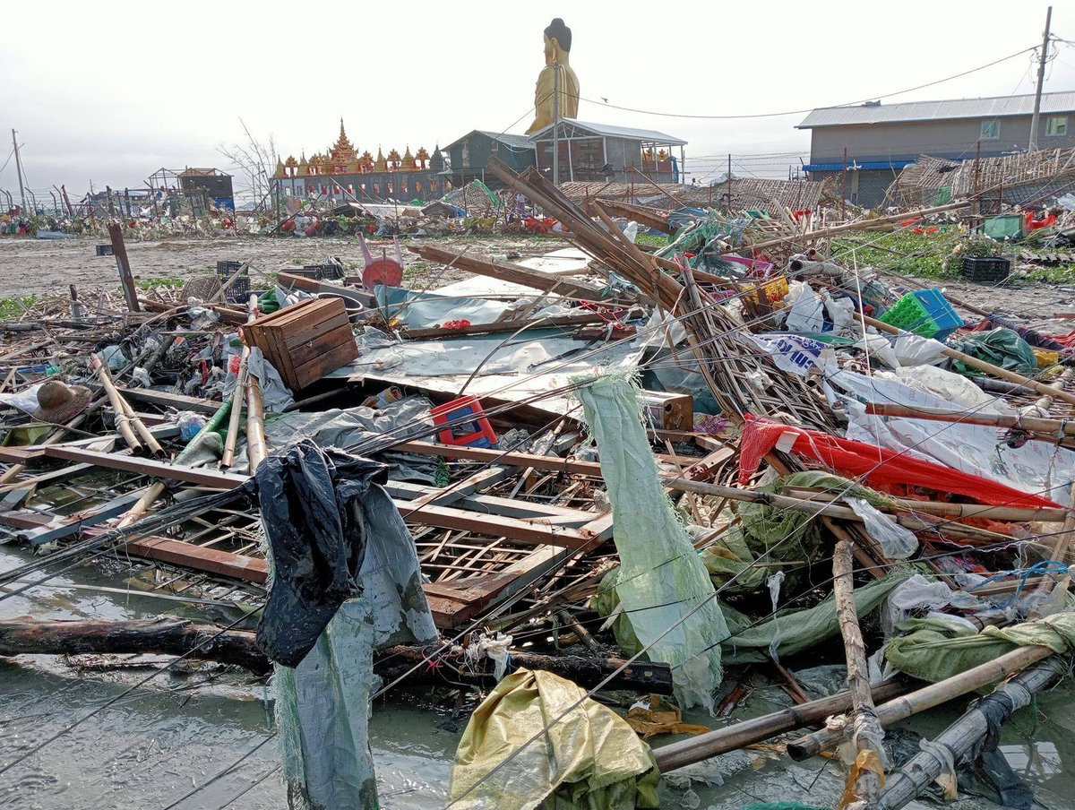 DrSasa22222's tweet photo. Almost 90% of Sittwe Rakhine State has been destroyed by Cyclone Mocha
Source: BBC Burmese
Photo : Youn Mi Mi ၊ U San Myat Shwe 
#Sittwe #Rakhine
#cyclonemocha
#Myanmar https://t.co/P318LQIorQ