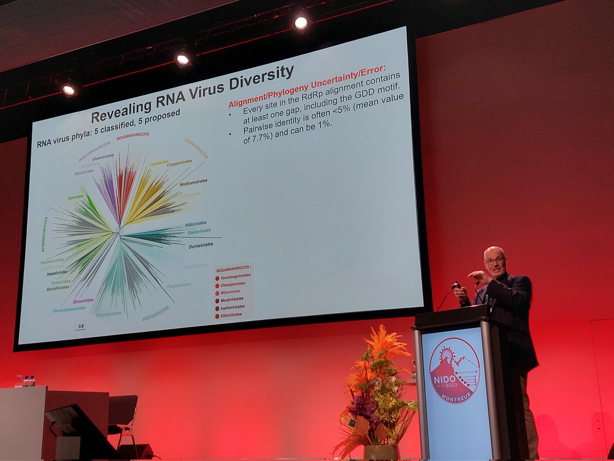 First off this morning at <a href="/nidovirus2023/">@NIDO2023</a> is @edwardcholmes speaking about the undersampled virome 🕵️‍♂️, reminding us to "just say no" to pan-virus-phyla phylogenies 🙅🏻‍♀️🌳, &amp; using AI to detect new viruses! 🤖
#Nido2023