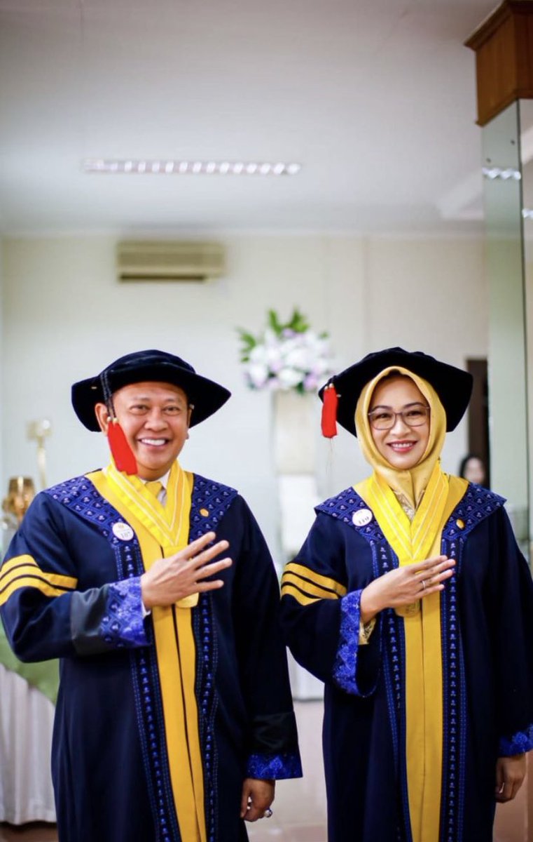 pontanggg's tweet photo. Congrats ibu atas wisuda gelar doktornya🥳🙏🏻 https://t.co/KREybYF6AW