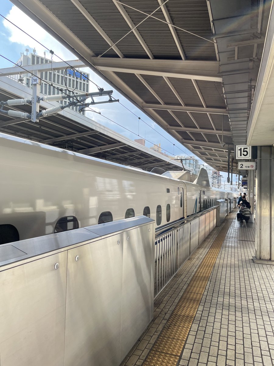 viper04ace's tweet photo. 3万円でbeast in black見に行く
ライブ自体初めてだしワクワク https://t.co/b5Re7Parzx
