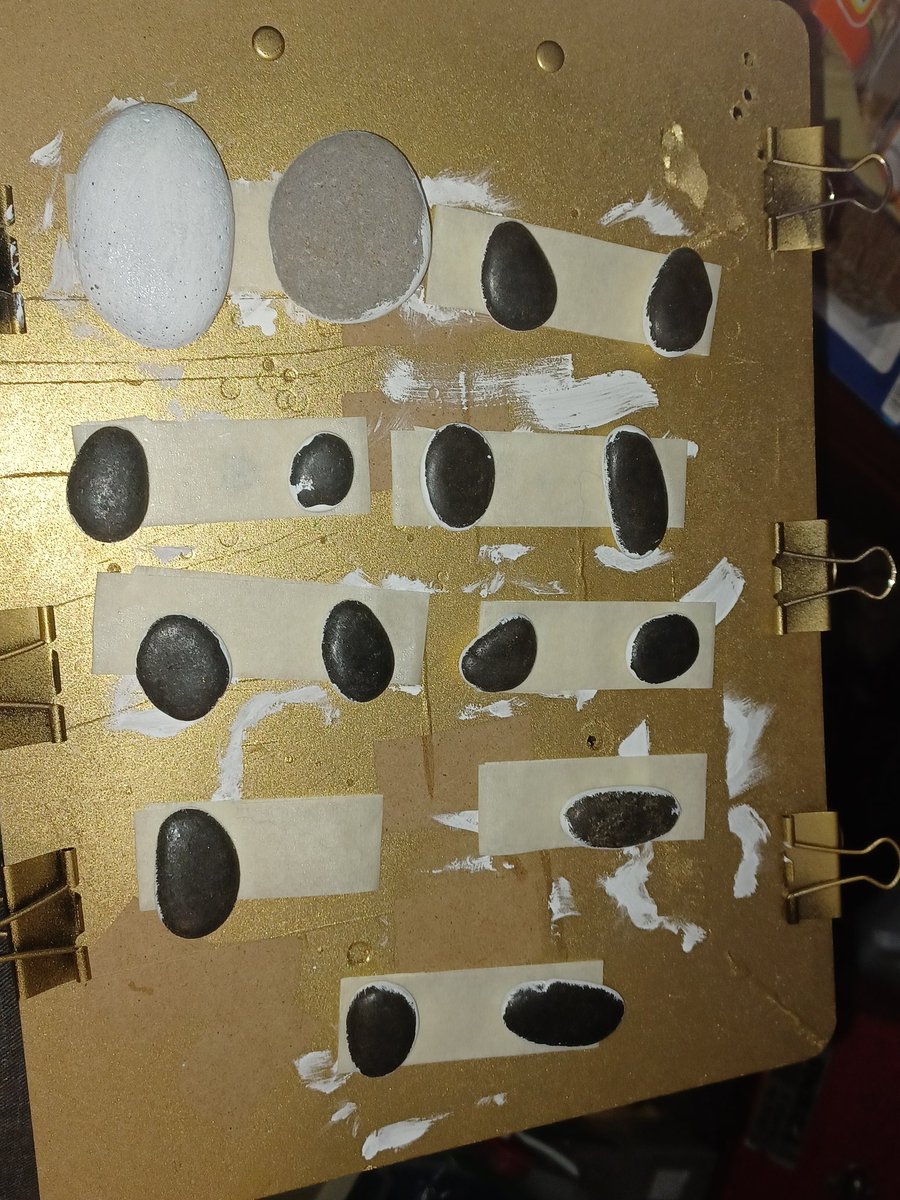 AndMiniature's tweet photo. Working on a cow 🐄 farm 🚜 made of pebbles https://t.co/BWAaN3ktnC