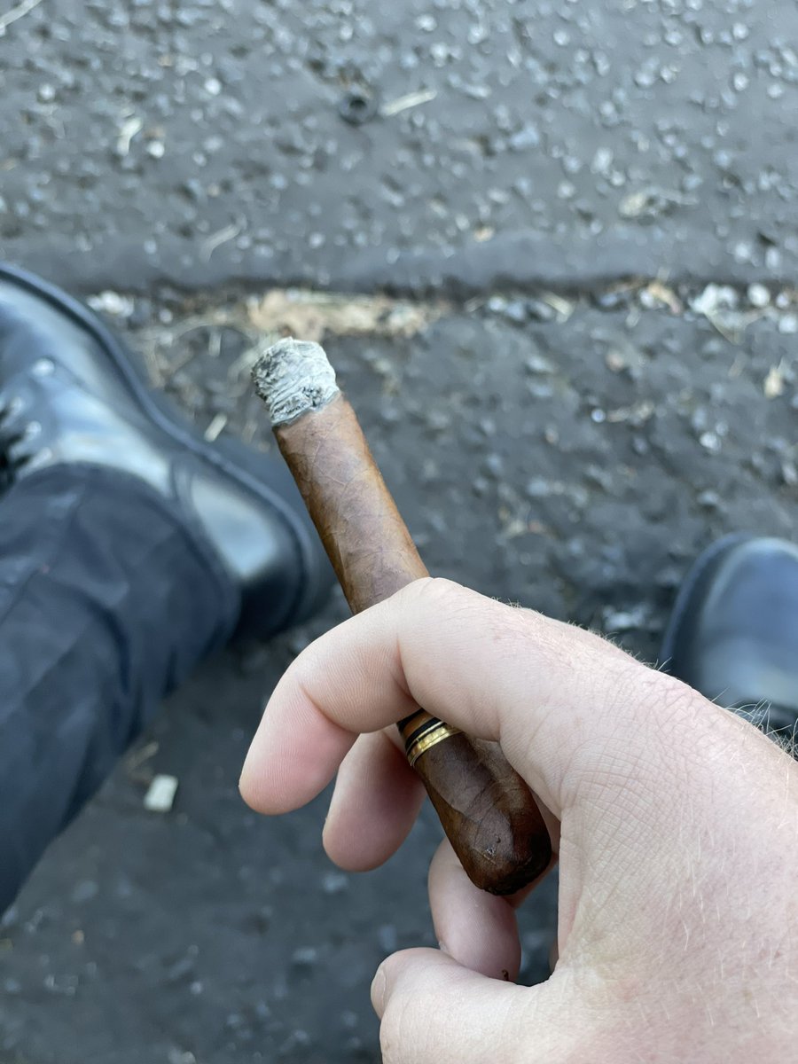 leathersmoker92's tweet photo. Suited and booted #cigar #smoking #smoker #gay #cigarsmoker #cigarfetish #gaysmoker #smokingfetish #suited #suitedsmoker #findom #cashpigs #gayfetish #suitfetish #fetish https://t.co/QFIMkmsOku