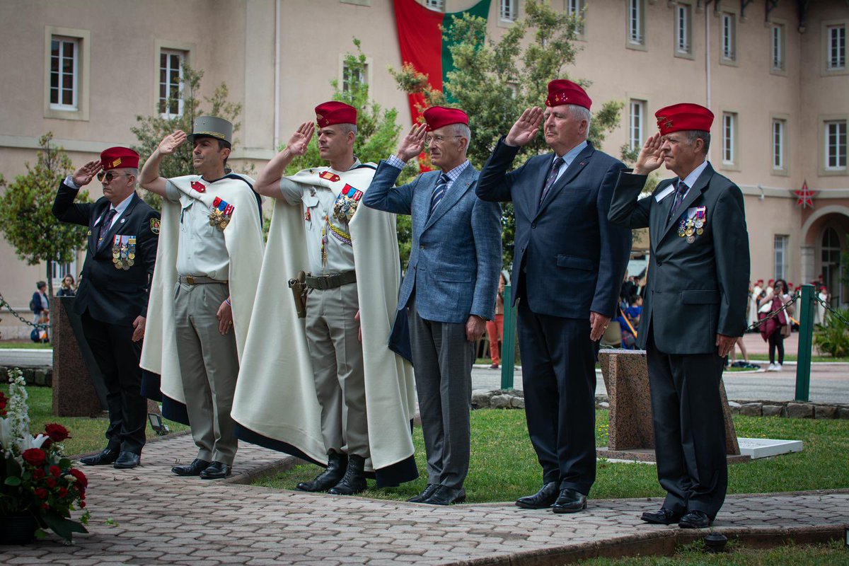 1erSpahis's tweet image. #Spahis un jour, spahis toujours ! Plus de 300 anciens se sont associés à la journée que nous leur avons dédiée la semaine dernière au régiment. 
Notre famille prend soin de tous, y compris ceux qui ont quitté l’uniforme. Leur engagement se poursuit à l’ombre du Toug ! Merci 🫡