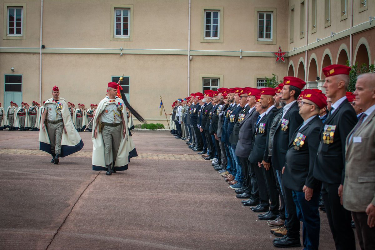 1erSpahis's tweet image. #Spahis un jour, spahis toujours ! Plus de 300 anciens se sont associés à la journée que nous leur avons dédiée la semaine dernière au régiment. 
Notre famille prend soin de tous, y compris ceux qui ont quitté l’uniforme. Leur engagement se poursuit à l’ombre du Toug ! Merci 🫡