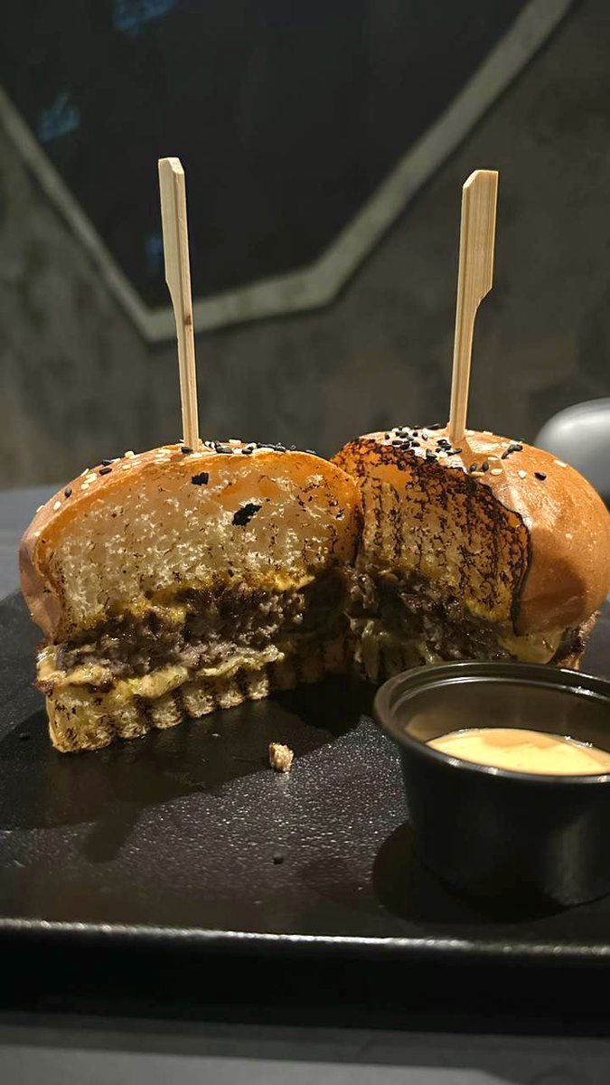 نافذة الرياض ♥️ tweet media