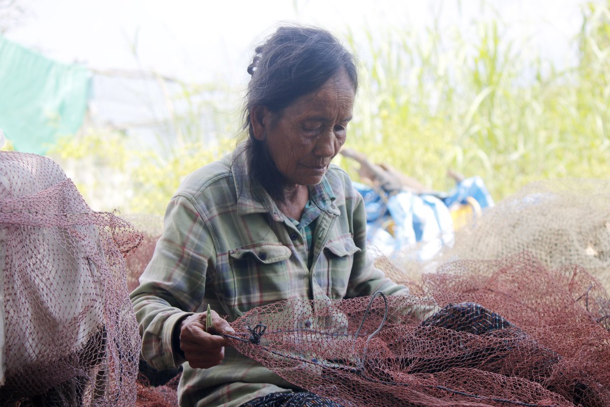 focussouth's tweet image. These photos celebrate the strength and resilience of peasant women in Cambodia. These inspiring women play a crucial role in agriculture and food production, contributing to their communities' well-being. #CFSGender #WeExist | @UN_CFS @CSM4CFS

📷 from: focusweb.org/photo-exhibiti…