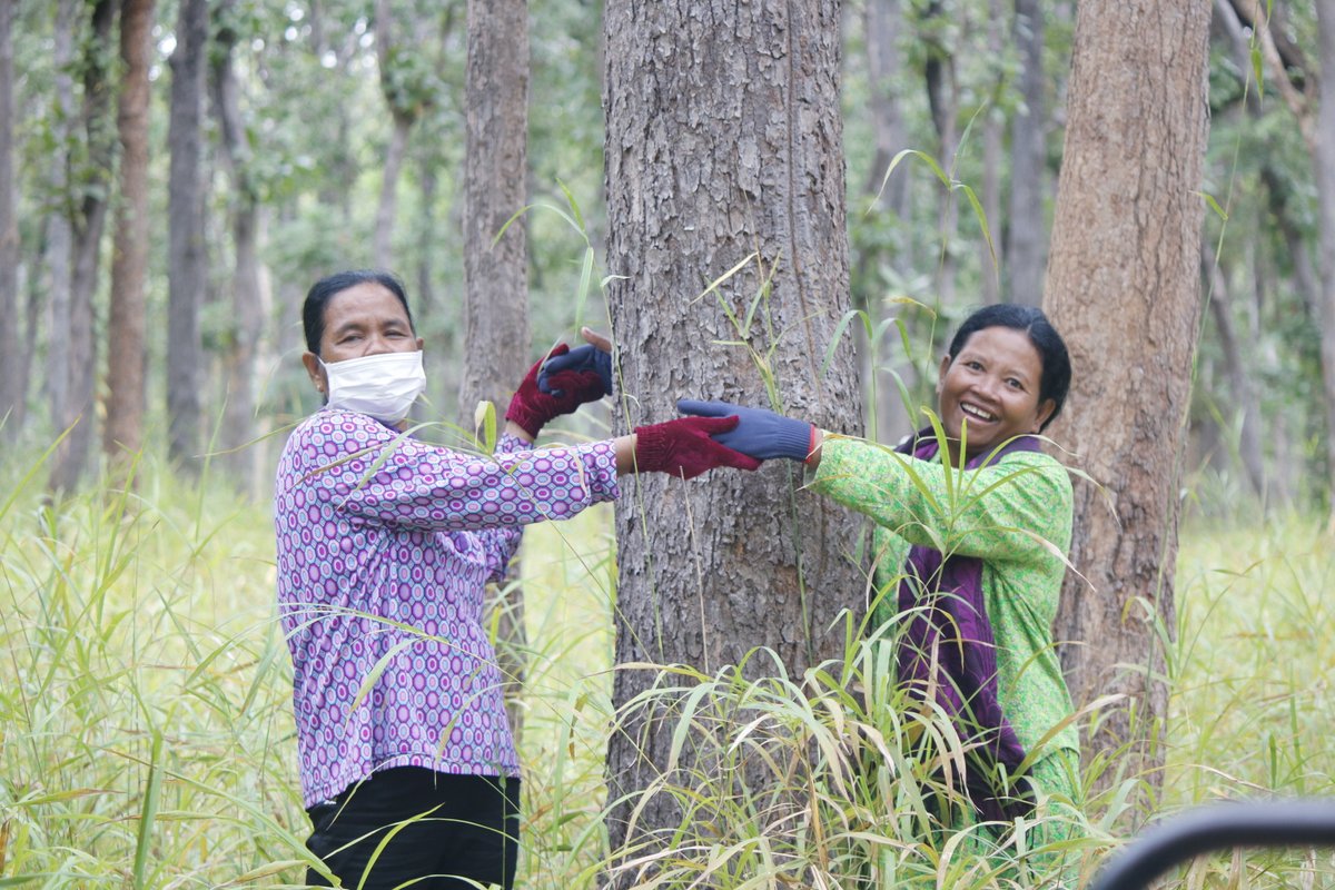 focussouth's tweet image. These photos celebrate the strength and resilience of peasant women in Cambodia. These inspiring women play a crucial role in agriculture and food production, contributing to their communities' well-being. #CFSGender #WeExist | @UN_CFS @CSM4CFS

📷 from: focusweb.org/photo-exhibiti…