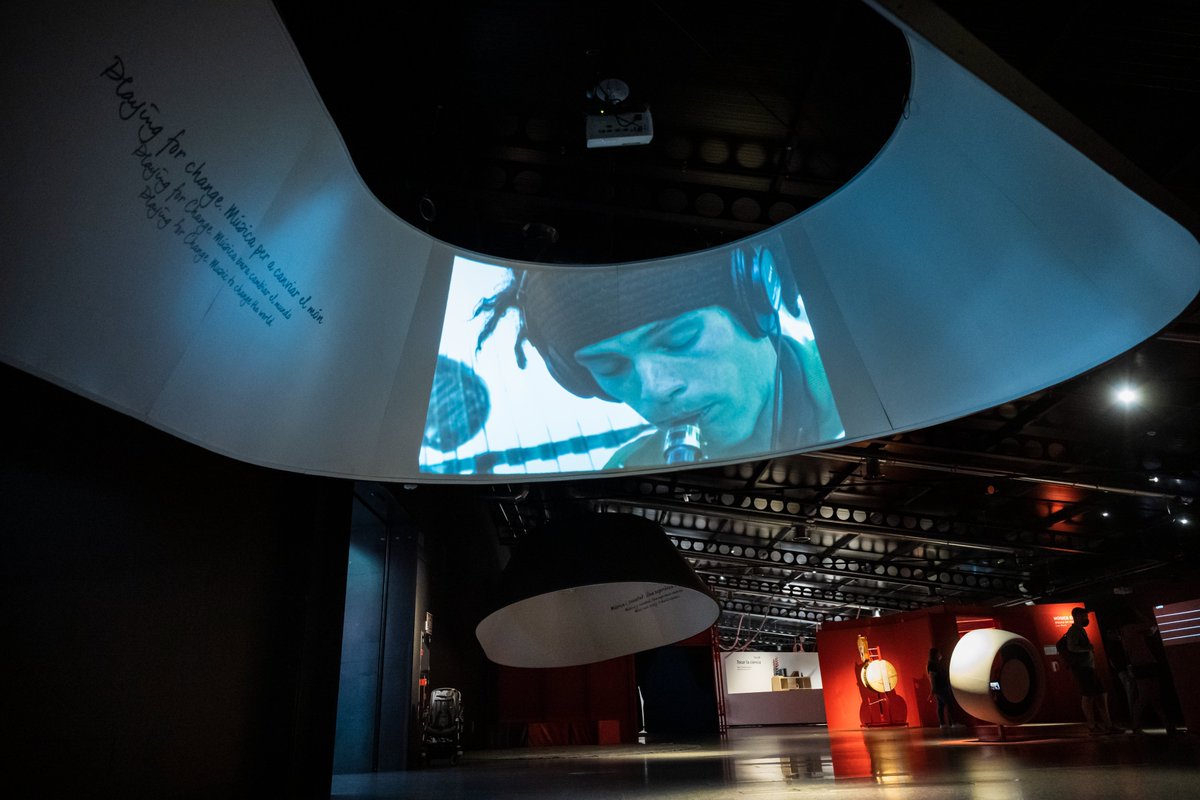 CACiencies's tweet photo. 🎼La música és: 

🎤ART, mitjà d'expressió i comunicació
🎻TÈCNICA, invenció i desenvolupament d'instruments
🔊CIÈNCIA, investigació dels sons, la seua procedència, producció, percepció...

Vine a comprovar-ho a l'exposició #PlayCAC

➡️https://t.co/lpeHDBrbux https://t.co/qFbkk0EIjn
