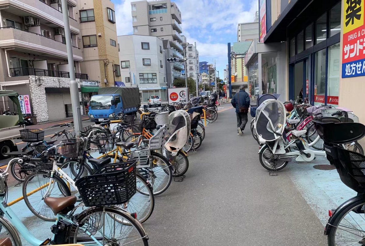 How quiet the streets are at this time, hardworking people are busy with their work