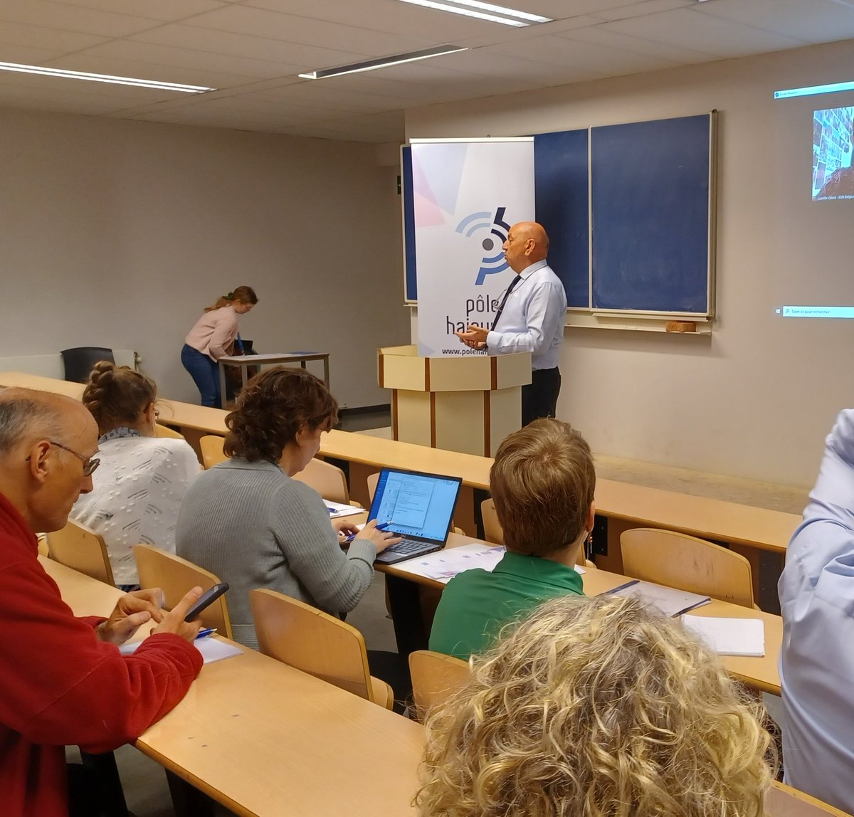 DecostreElodie's tweet photo. Cette matinee sera consacree au séminaire thématique organisé par le pôle hainuyer, sur la transformation du métier de coordinateur des relations internationales dans l'#ensup @ARESfwb_be @HELHa @hehbe_cri @umons @HEPH_Condorcet https://t.co/GPCHbCO7bI
