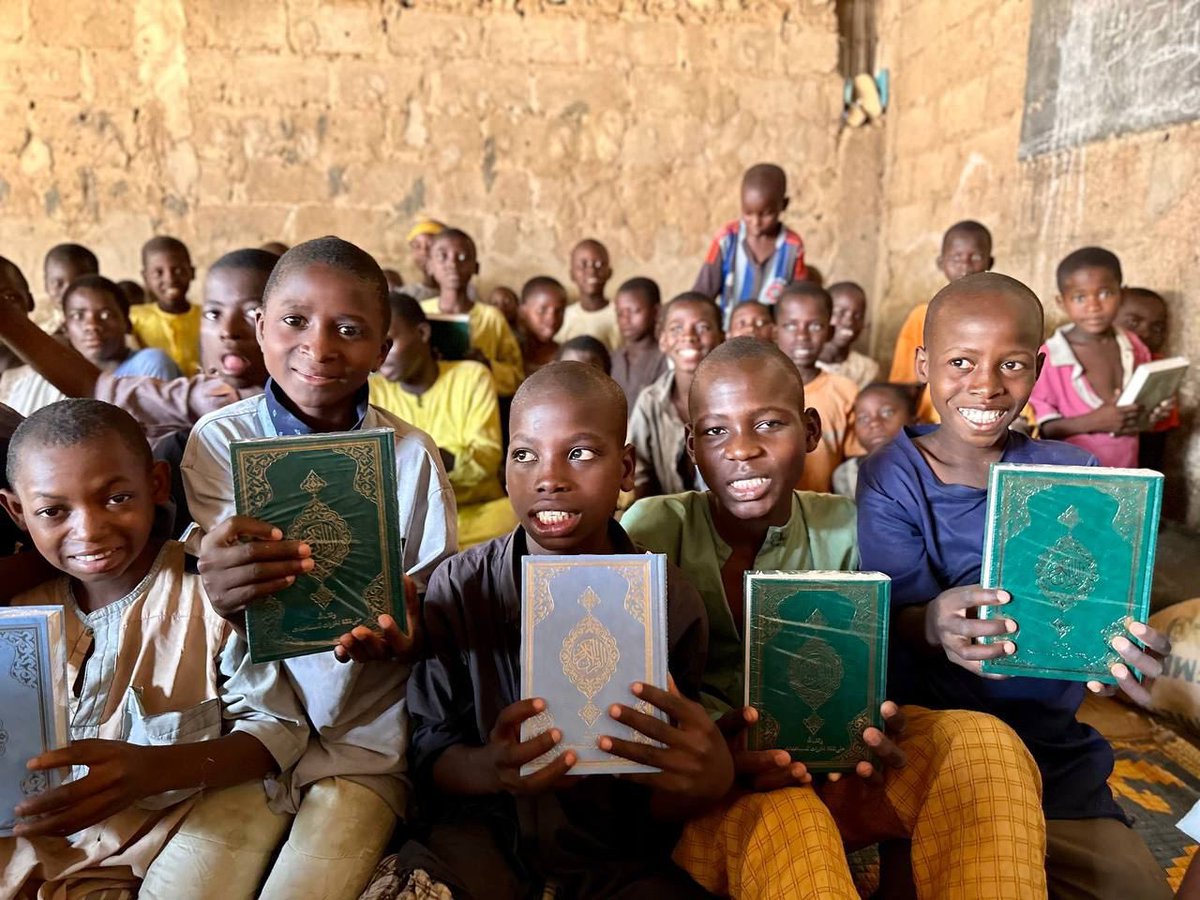 hayratyardimen's tweet photo. 📚We distributed 2,800 copies of the Holy Qur’an to students in Nigeria. https://t.co/mGmT0DSXju