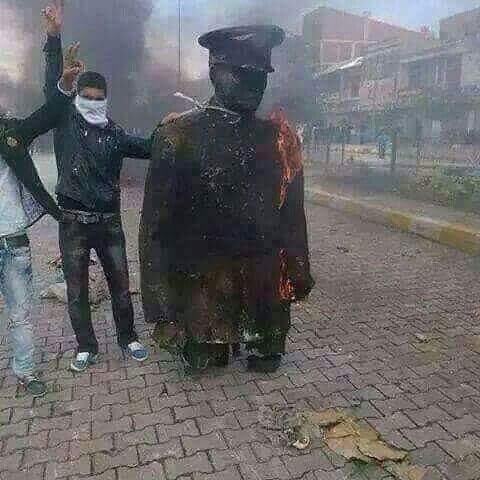 Axjindar's tweet photo. Kürdistan isotçiler partisi Pikurd genişletilmiş genel kurulunda aldığı karar doğrultusunda yaptığı seçim açıklaması meyvelerini verdi.

CHP 20 küsür yıl sonra Diyarbekirden wekîl çıkarmîşkena.

Hollandaya, retwitçi İsotçibaşı'na özel selamlarımı yolluyorum.

Tuncelili Türkmen Kemal