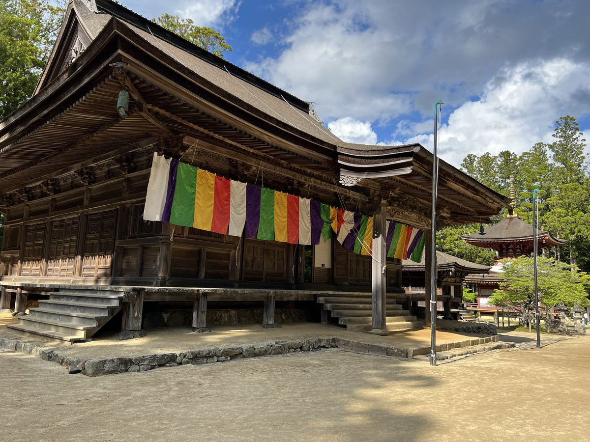 Koya_Kongobuji's tweet photo. 宗祖弘法大師御誕生1250年記念大法会
壇上伽藍の諸堂（御影堂・不動堂・山王院を除く）片扉をアクリル板にして特別御開帳しています。
御開帳時間 午前9時〜午後4時

いのちよ輝け　大師のみこころと共に
南無大師遍照金剛 https://t.co/PA3TZCFjI1