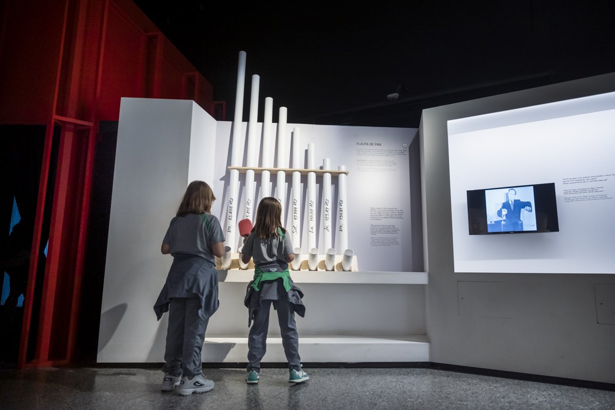CACiencies's tweet photo. 🎼La música és: 

🎤ART, mitjà d'expressió i comunicació
🎻TÈCNICA, invenció i desenvolupament d'instruments
🔊CIÈNCIA, investigació dels sons, la seua procedència, producció, percepció...

Vine a comprovar-ho a l'exposició #PlayCAC

➡️https://t.co/lpeHDBrbux https://t.co/qFbkk0EIjn