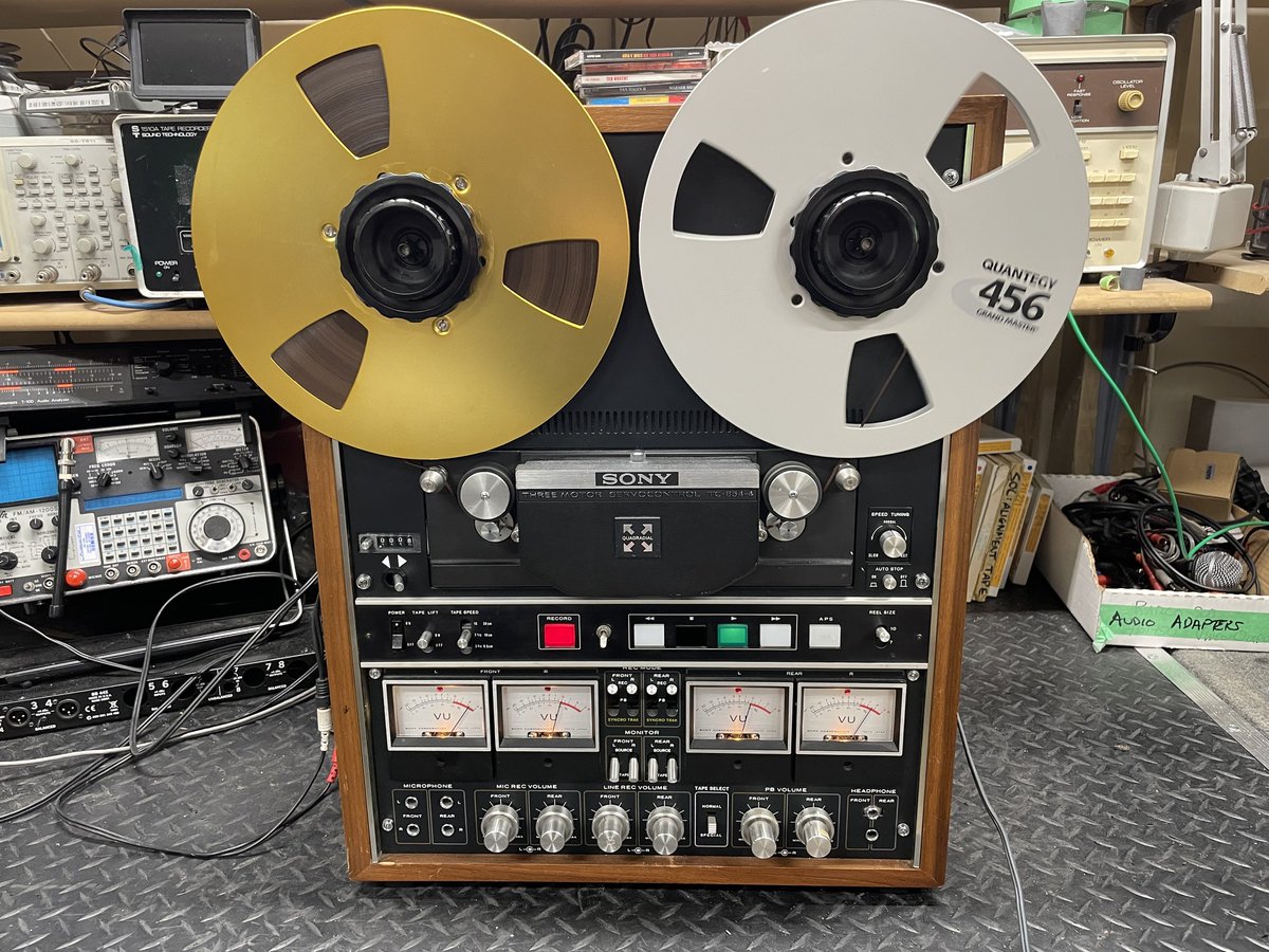 #Sony TC-854-4 (1973-74)
4-track (REC/play), 2-channel / 4-channel
Dual-capstan, 3 motors
(photo: reeltoreeltech com)
#reeltoreel #vintageaudio #retrohifi #analog #audiotape