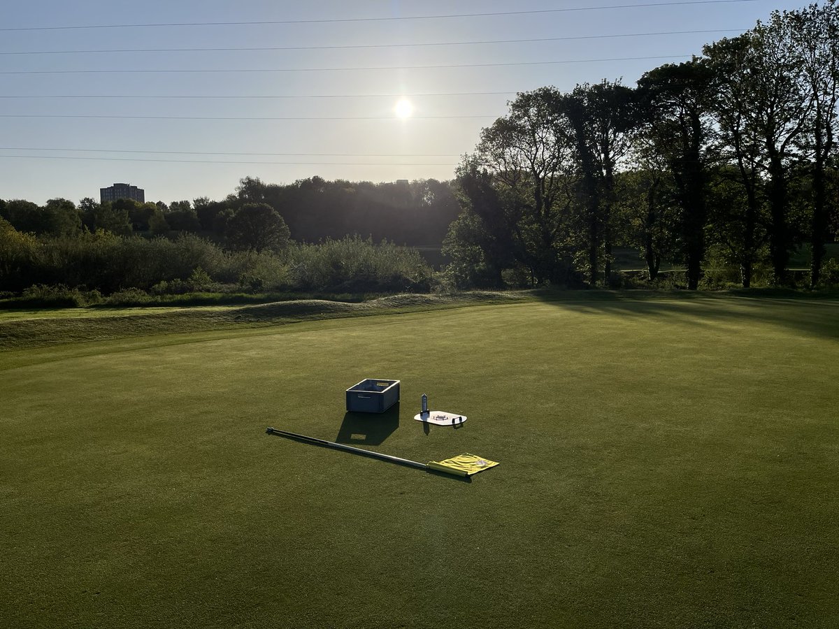 azzabazza86's tweet photo. 1st round of the cheshire seniors championship setup underway, the guys have just been amazing 👌🏻👌🏻@ReddishValeGC @RVGCgreens https://t.co/ugE9LJhsiC