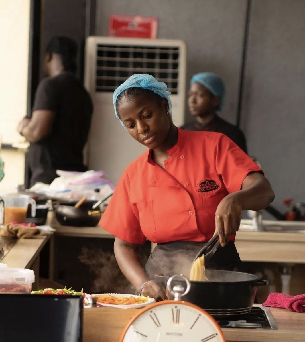 channelstv's tweet photo. It's Official! Hilda Baci has  broken  the Guinness World Record for the longest cooking marathon by an individual after cooking for more than 87 hours, 45 minutes, a record held by India's Lata Tondon in 2019. She will keep cooking to extend the record. https://t.co/ALR36HZks8