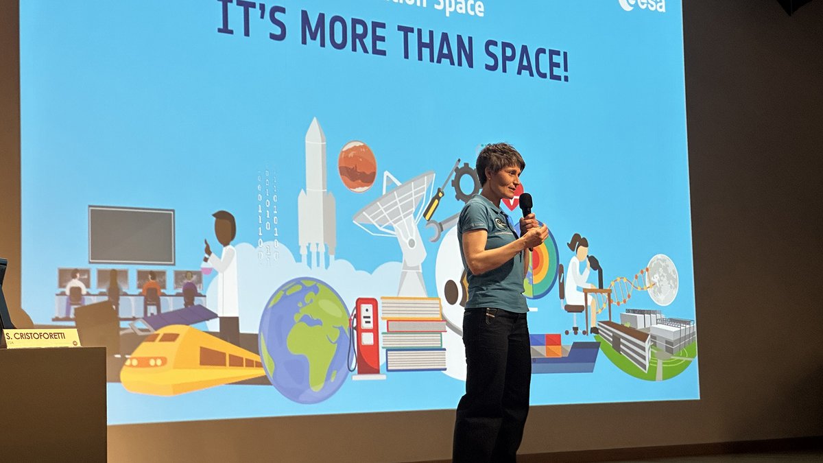 PoliTOnews's tweet photo. Tanti ospiti di caratura internazionale per esplorare il tema dell’#aerospazio su più fronti e da diverse prospettive: con l’intervento di @AstroSamantha si è conclusa la settimana spaziale al #PoliTo
➡️https://t.co/yArErIzJgg
#PoliFlash #DIMEAS https://t.co/EZPqtqFsgX