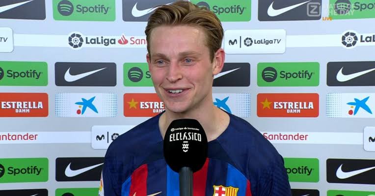 🚨🚨🎙️ Frenkie De Jong on rejecting #mufc last summer:

'Some decisions are worth regrets. They're the biggest club in England for sure. I'm going to make things right in the coming window.'