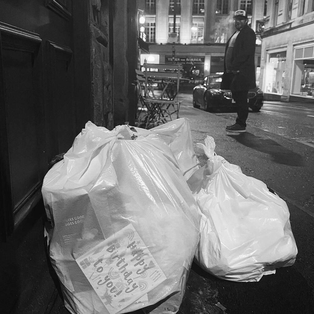 My favourite photo from Ryan’s birthday.

#birthdayboy #happybirthdaycard #streetrubbish #blackandwhitephotography #blackandwhitephoto #blackandwhitephotos #blackandwhitephotographylovers #blackandwhitephotograph #orangeadvanture #orangeadvantures instagr.am/p/CsQTmZ9oYUX/