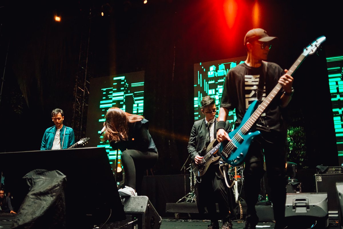 aiu_rp's tweet photo. Fri.12.05.23
Thank you @sabiphoriafest!
Thank you juga buat @anakgarazindo @aiushiteruid dan semua teman-teman yang sudah datang ke Sokin stage!
Ada yg ijin kerja, ada juga yg langsung merapat dari kantor, senang banget bisa bertemu kalian 🙏
Love you guys! 
See y next stage :) https://t.co/oUoDpT9Ch7