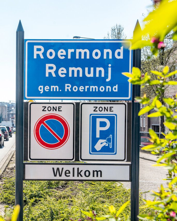 limburg's tweet photo. 22 kandidaten voor burgemeestersvacature Roermond.

De installatie van de nieuwe burgemeester zal waarschijnlijk ná de zomer plaatsvinden. Momenteel is Onno Hoes nog waarnemend burgemeester van de gemeente. 

Lees meer ➡️ https://t.co/Vj4Vm94Hc5 https://t.co/cctTyUH9mb