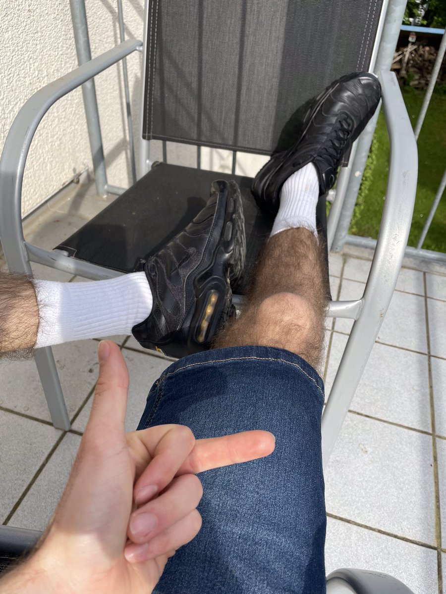 CashmsterLukas's tweet photo. Na ihr kleinen Arbeitstiere? Ihr schön am schuften für den Boss. Und ich? Ich genieß mein Leben und melk euch schön, wie sich das gehört 🤴🏻🖕🏻😈💪🏼🤑 https://t.co/mACbbTrD1l
