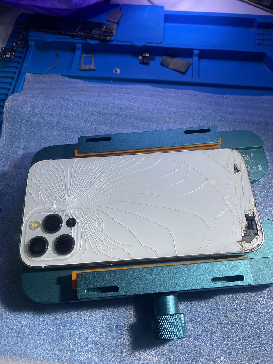 protafix's tweet image. iPhone 12 Pro back glass replacement 

Let’s be your plug for everything repairs

#protafix
#iphone12pro
#iphonebackglass