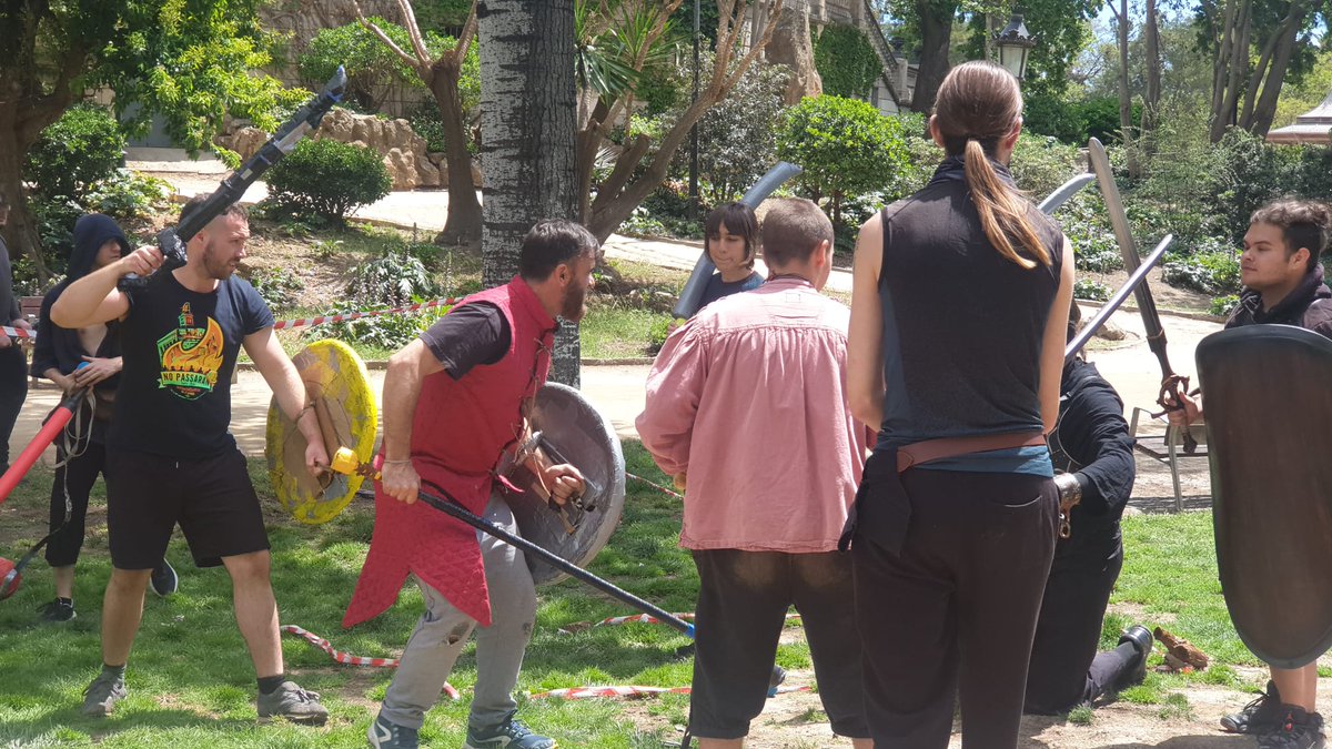 SoftBCN's tweet photo. No ho sabies?
A #Barcelona es practica Jugger i Softcombat, contacta'ns per sumar-te!!
Es fa els diumenges!!
A la Ciutadella
#LARP #activitats #joventut #espaijove #meetup #softcombatbcn #medieval #softcombatspain #rolenviu
#jovebarcelona #jovebcn #fantasy #costume #cosplays https://t.co/SXDsiXyHmW