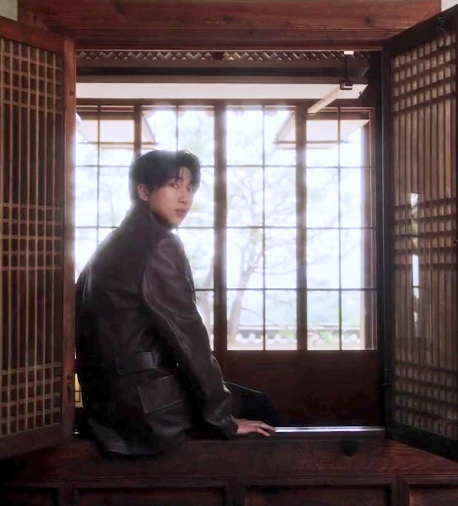 Hecticjoo's tweet photo. our dreamy modern day korean prince kim namjoon. https://t.co/tGquy0Uh5y