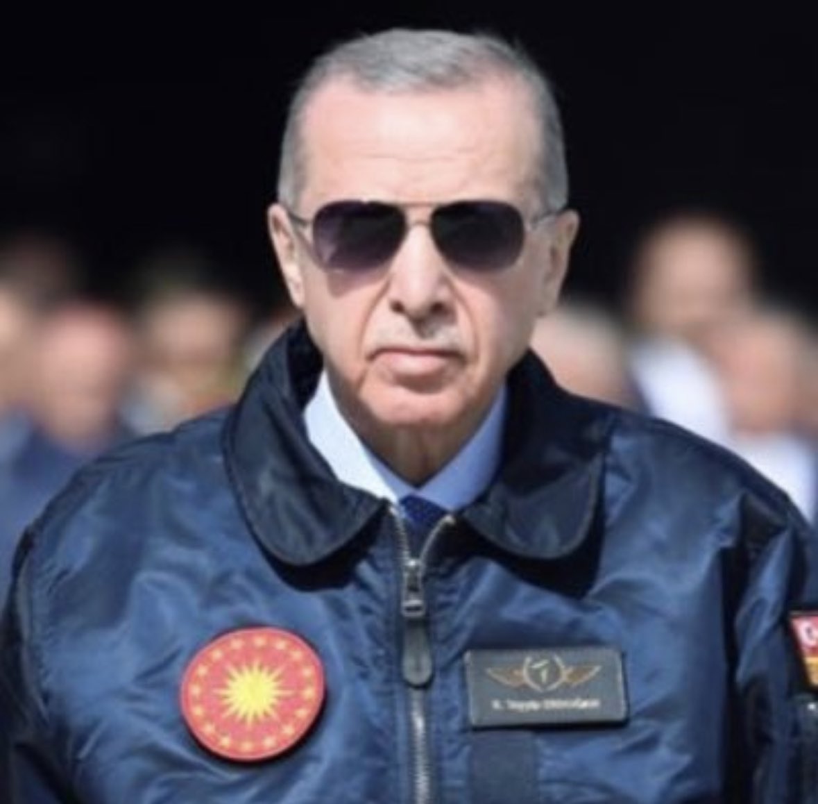 Ozturk_Aliiii's tweet photo. Kaybettiği savaş yok 😎

Sayın Recep Tayyip Erdoğan diyeceksiniz

Bay Bay  Kemal dede 😜 https://t.co/uKoRyGQ7Cd