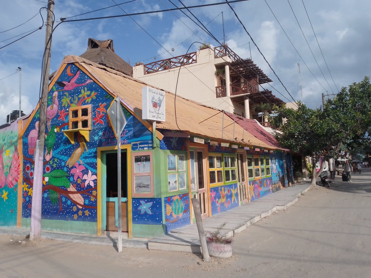 MartinGIglesias's tweet photo. Cuando venga a #Holbox no deje de preguntar por la historia de los fundadores de la isla. Desde la #GuerraDeCastas en 1847 hasta nuestros días. Bienvenidos a #QuintanaRoo https://t.co/ARnLTRTMuP