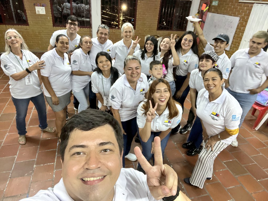 #BanquilloAmigable (Friendship Bench), Colombia, officially has 16 fully trained community health workers 🇨🇴🥳

It's been an insightful & energizing past couple of weeks learning with & from the 16 of you in #Bucaramanga 😊 Thank you to everyone!