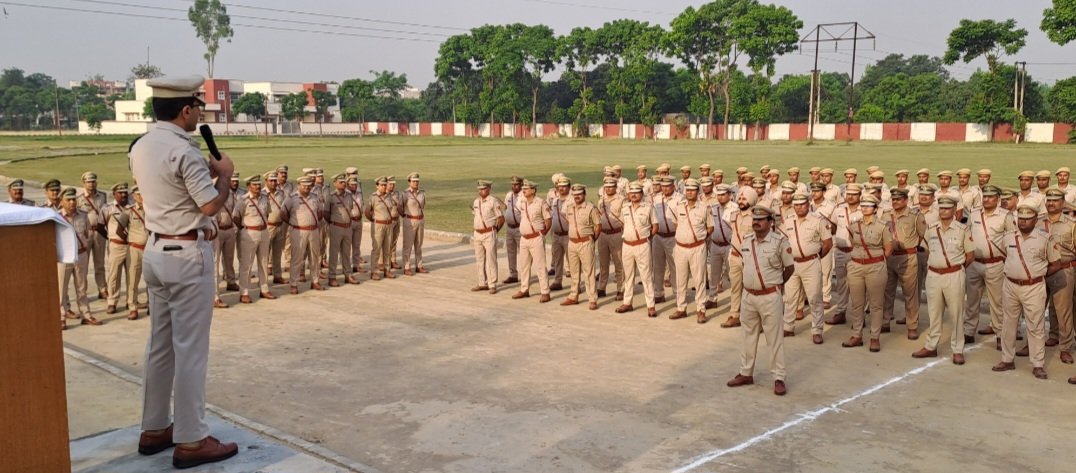 PoliceYnr's tweet photo. पुलिस लाइन जगाधरी में किया गया परेड का आयोजन।परेड के उपरांत पुलिस लाइन का किया अवलोकन। राइडर व ERV 112 पर तैनात कर्मियो को अच्छी ड्यूटी करने के लिए दिए दिशा निर्देश। कोत (शस्त्रागार) व जिम का किया निरीक्षण व दिए उचित दिशा निर्देश।
@police_haryana 
@AdgpAmbalaRange 
@DGPHaryana https://t.co/UxEb5ODG02