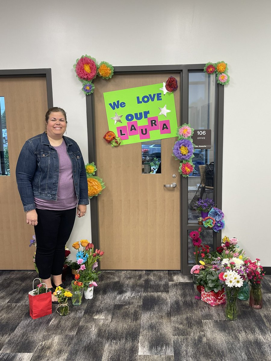 CCESocialworker's tweet photo. Every DAisY is better because of CCE’s Instructional Coach, Mrs. Boesche. She’s supports all the teachers and helps us grow. We just wanted brighten her day &amp; let her know how special she is to us. We love you a bunch Mrs. Boesche! 💚🌷🌺🌸💙 https://t.co/WWBJ78Gvtt