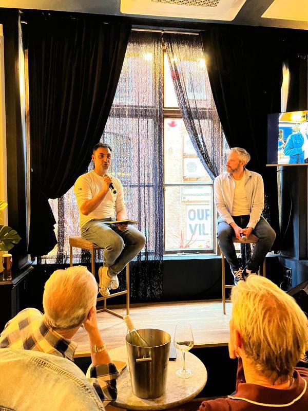 WHusseyAuthor's tweet photo. Pics from an amazing evening with QUEERLIT at the wonderful COCKATOO BOOK CLUB, discussing KILLING JERICHO. Huge thanks to the gorgeous Matt, the whole team at this fabulous venue and the lovely crowd that came along! 

#KillingJericho https://t.co/SH8b2UBjxt