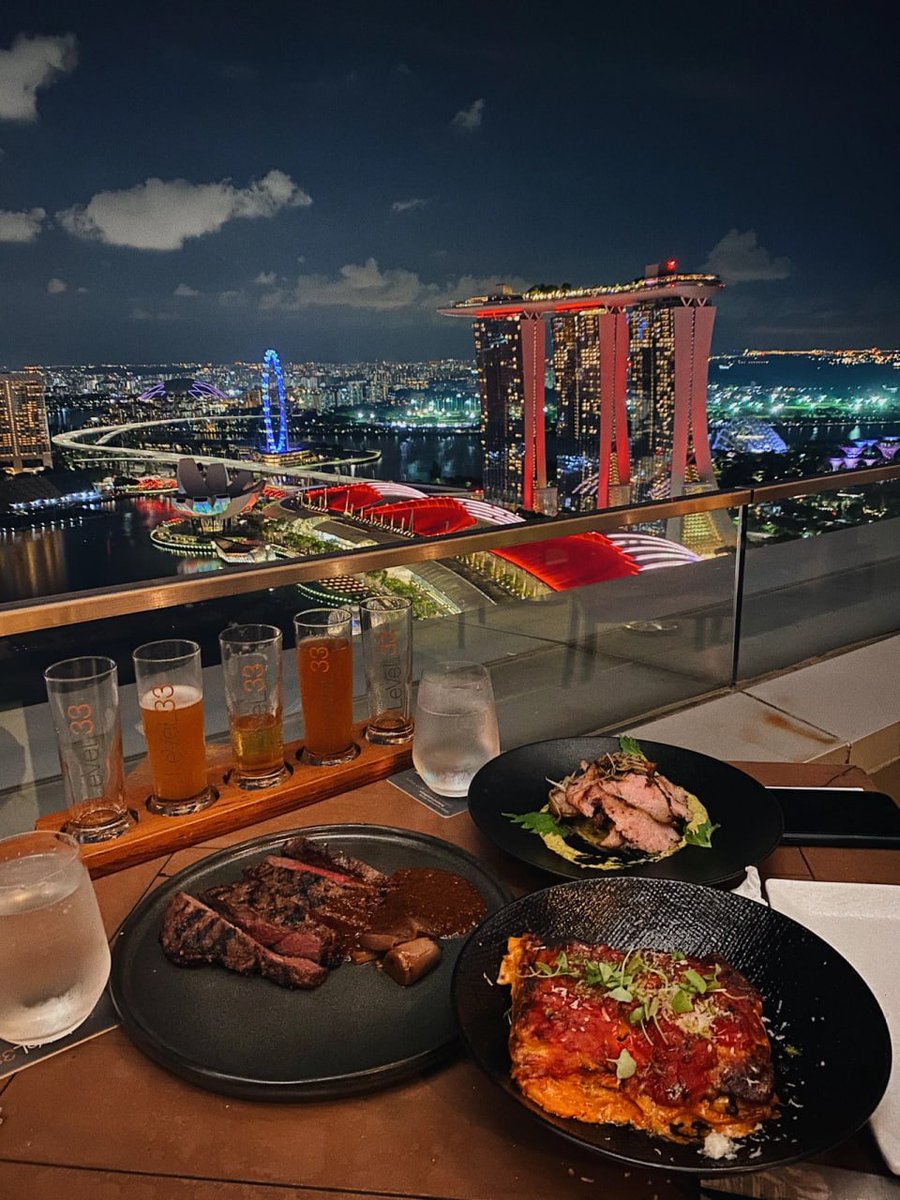 🥰😘 With a view like this 🌃 Who needs to eat seriously 😋 Haha,.