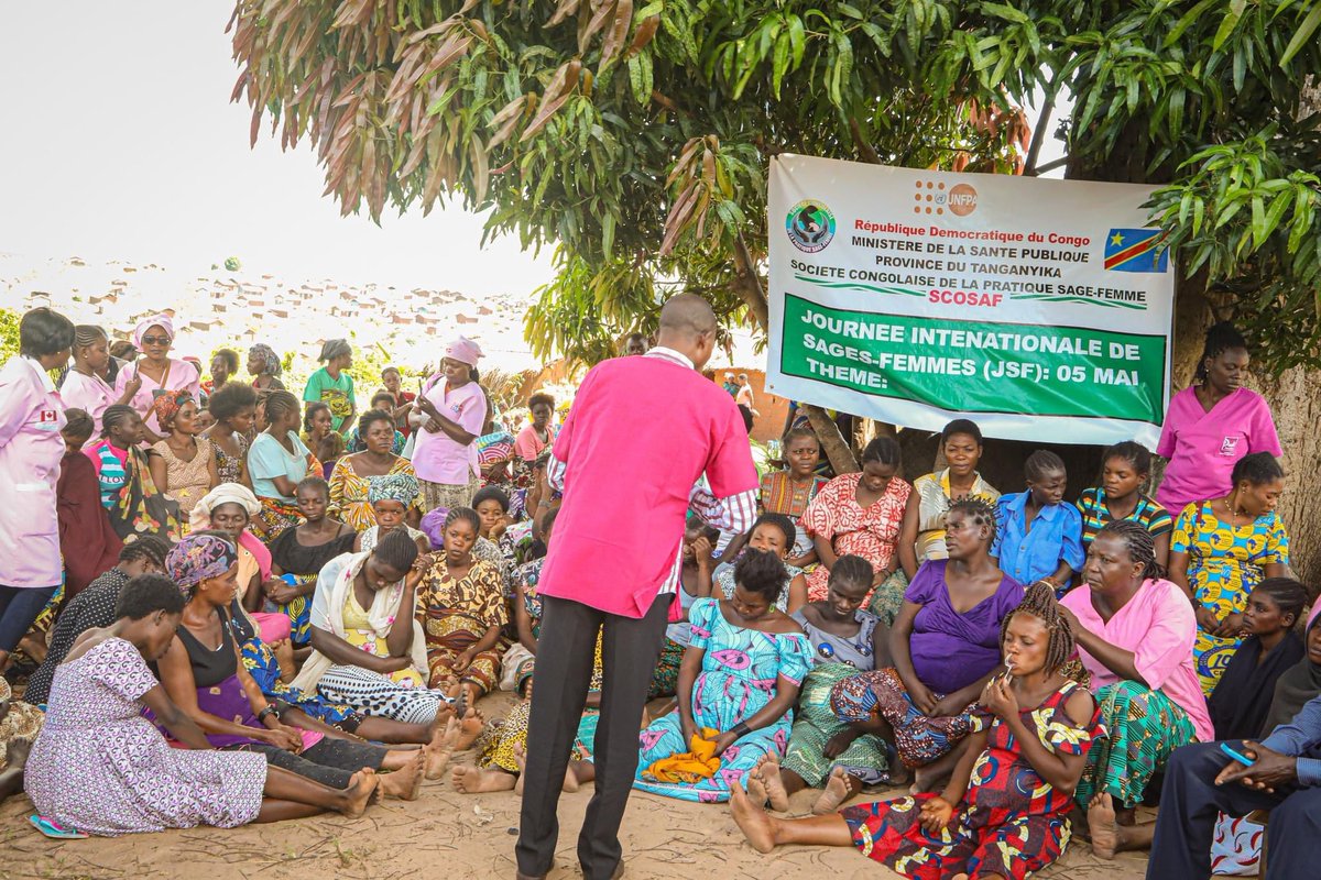 eugene_kongnyuy's tweet photo. RT UNFPARDC "#𝐓𝐚𝐧𝐠𝐚𝐧𝐲𝐢𝐤𝐚
1⃣3⃣0⃣ femmes visiblement enceintes ont bénéficié de kits individuels d’accouchement dans le site de déplacés internes de #Kyamushenzi dans la zone de santé de #Nyemba dans le #Tanganyika @MinSanteRDC #PNSR #SCOSAF https://t.co/lcH4HO6A2L"